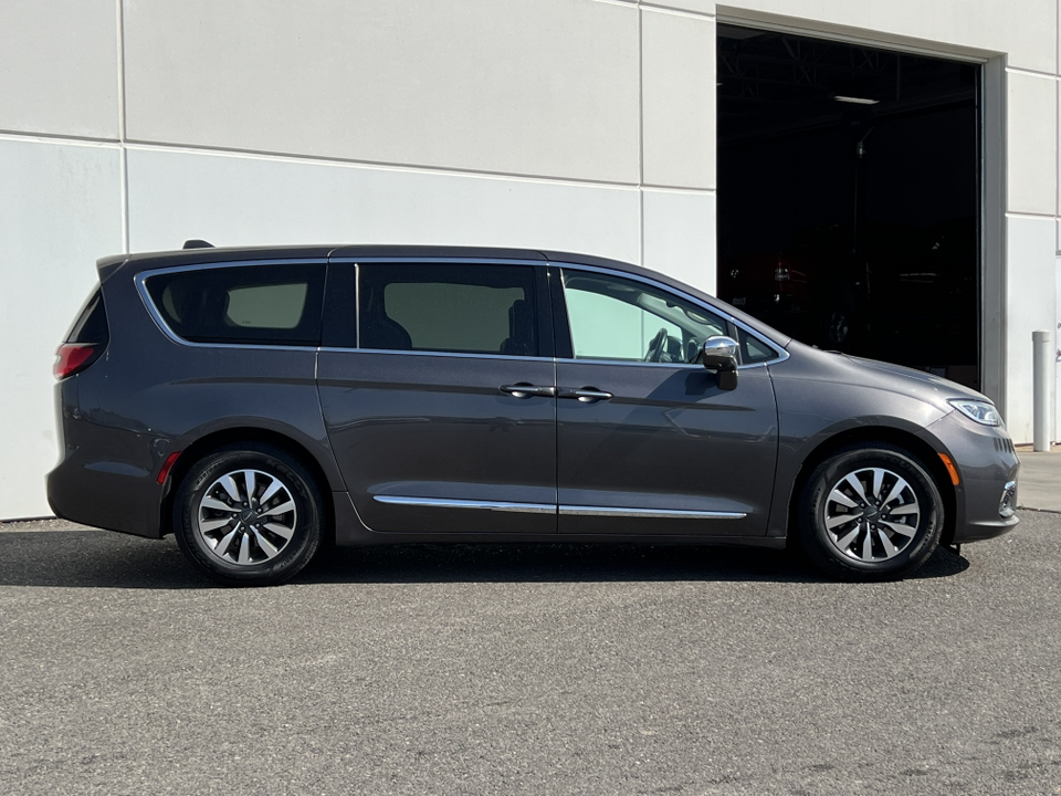 2022 Chrysler Pacifica Hybrid Limited 51