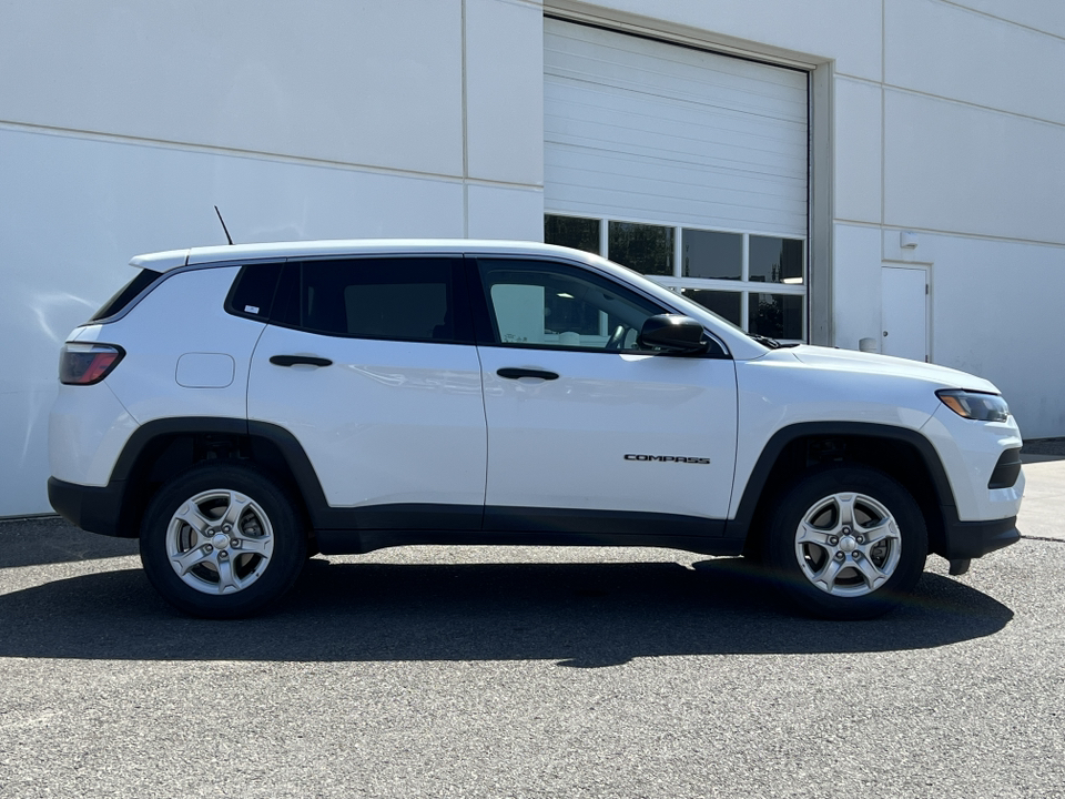 2022 Jeep Compass Sport 38