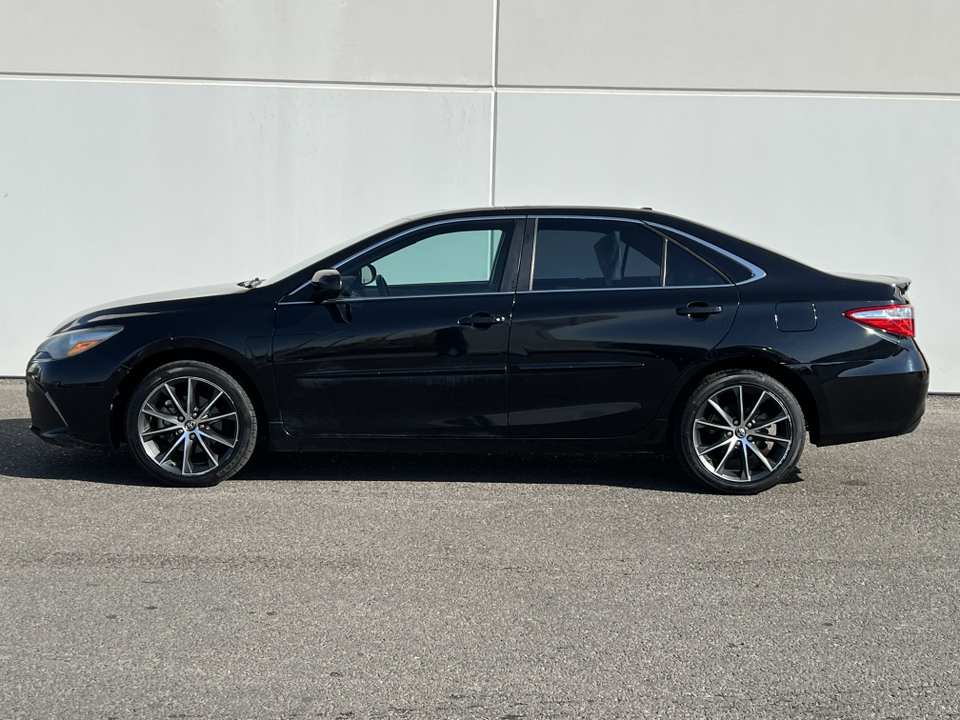 2017 Toyota Camry XSE 36