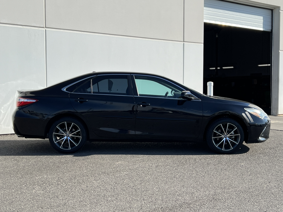 2017 Toyota Camry XSE 39