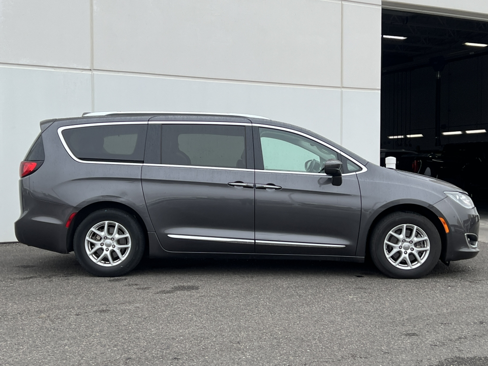 2020 Chrysler Pacifica Touring L 9