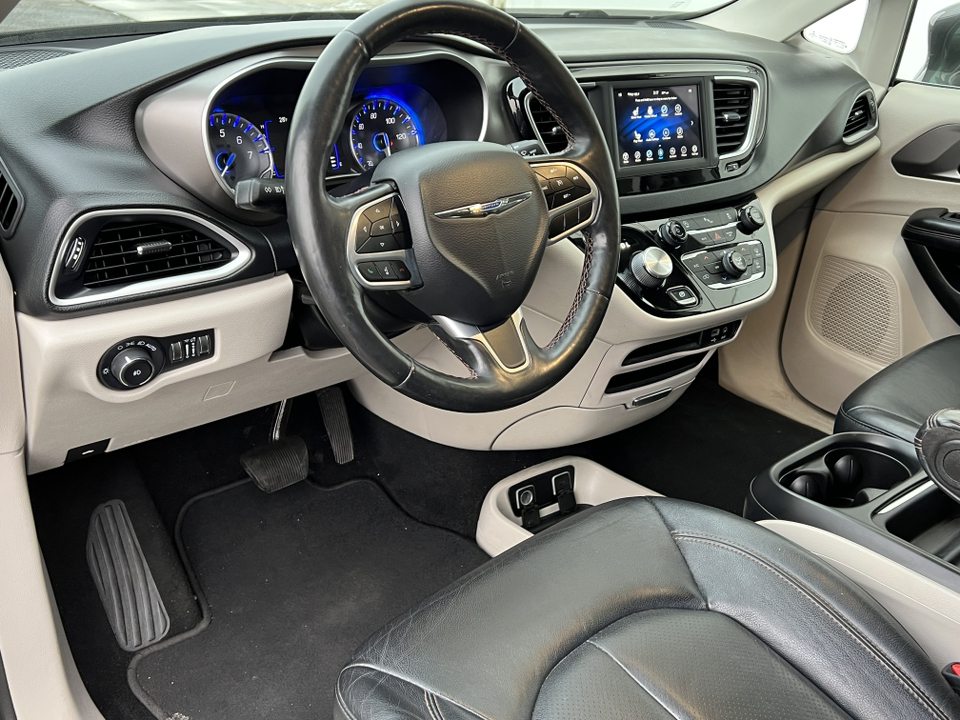 2020 Chrysler Pacifica Touring L 18