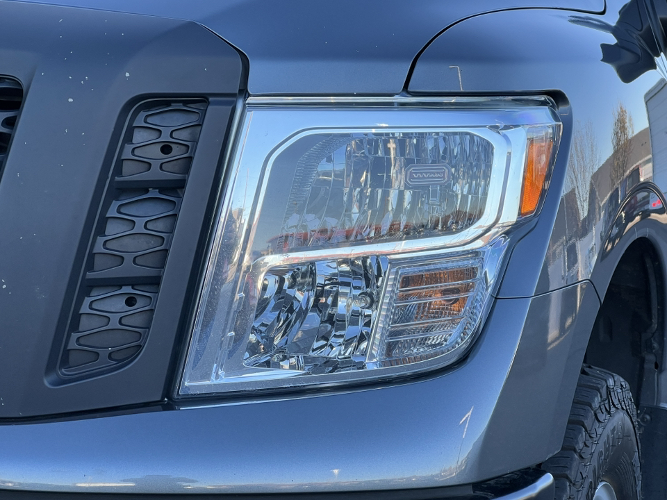 2017 Nissan Titan S 33