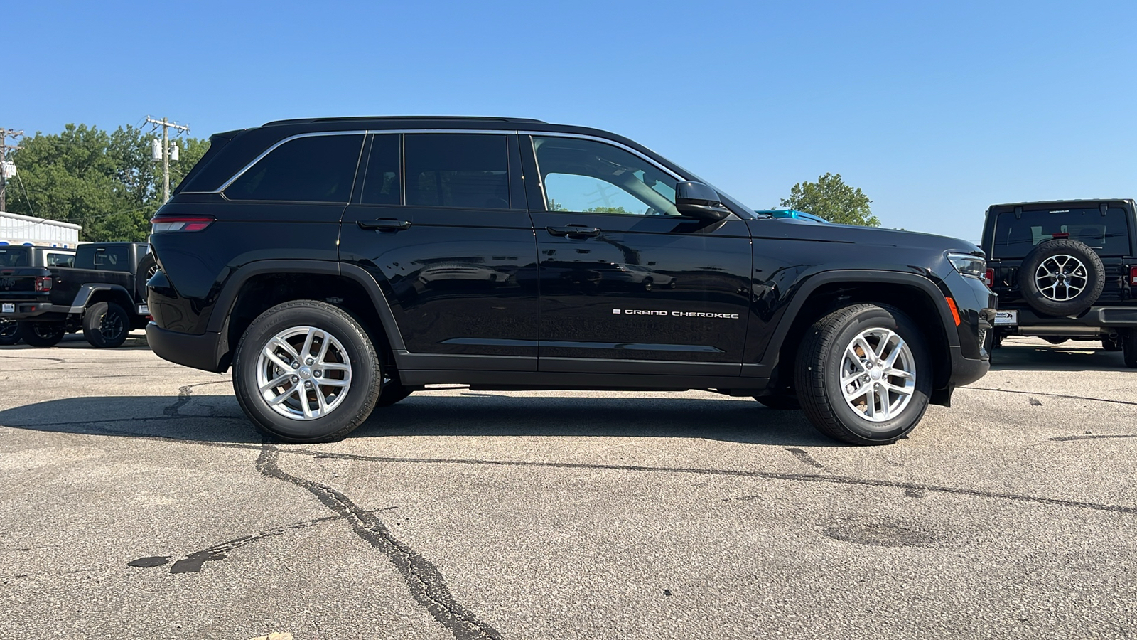 2024 Jeep Grand Cherokee Laredo 2