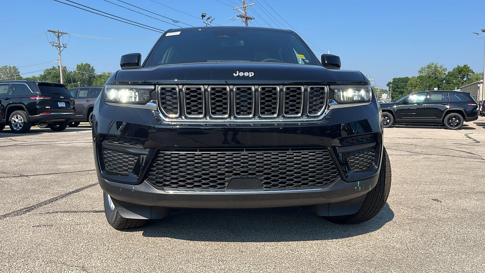 2024 Jeep Grand Cherokee Laredo 8