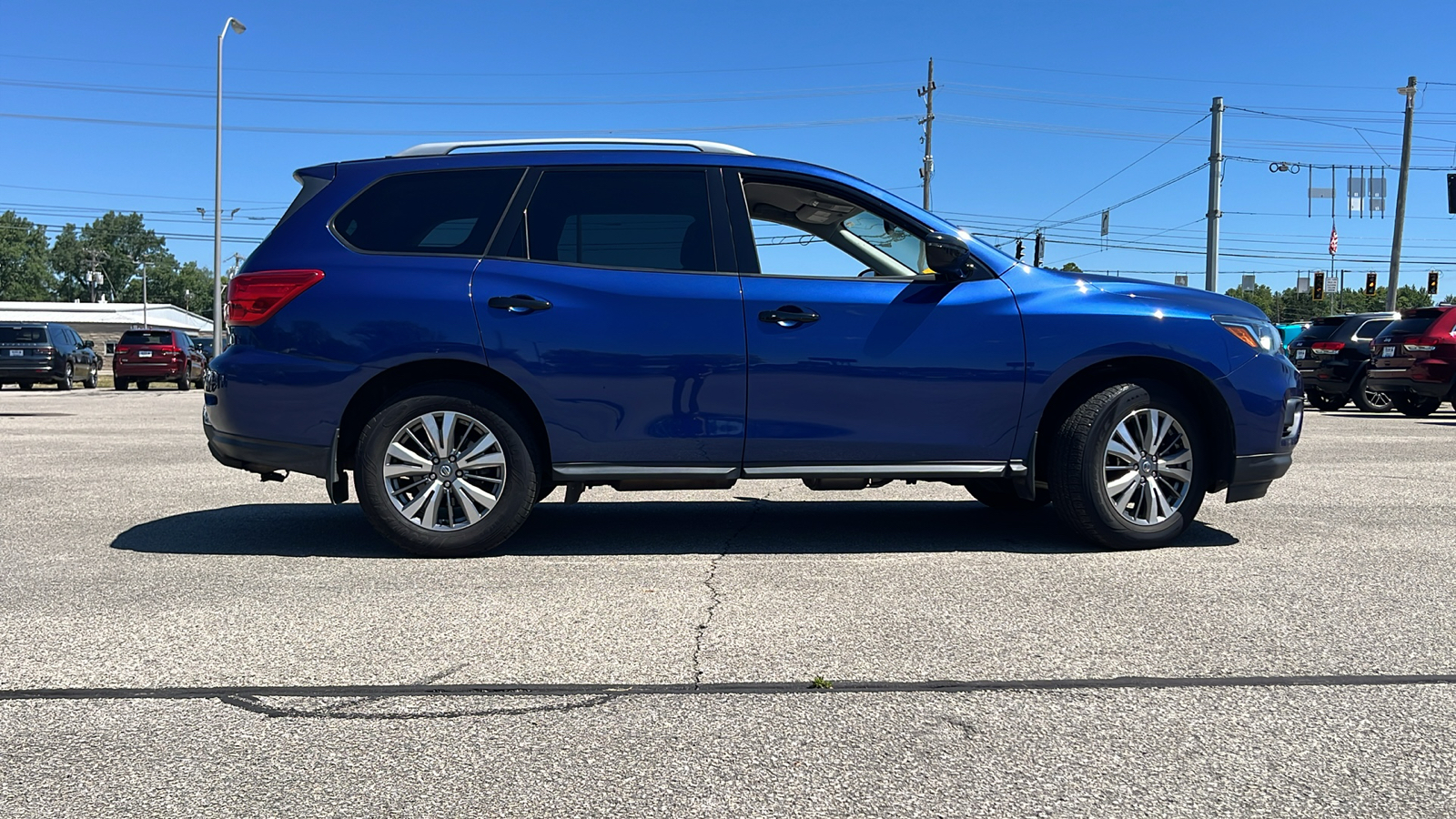 2019 Nissan Pathfinder SV 2