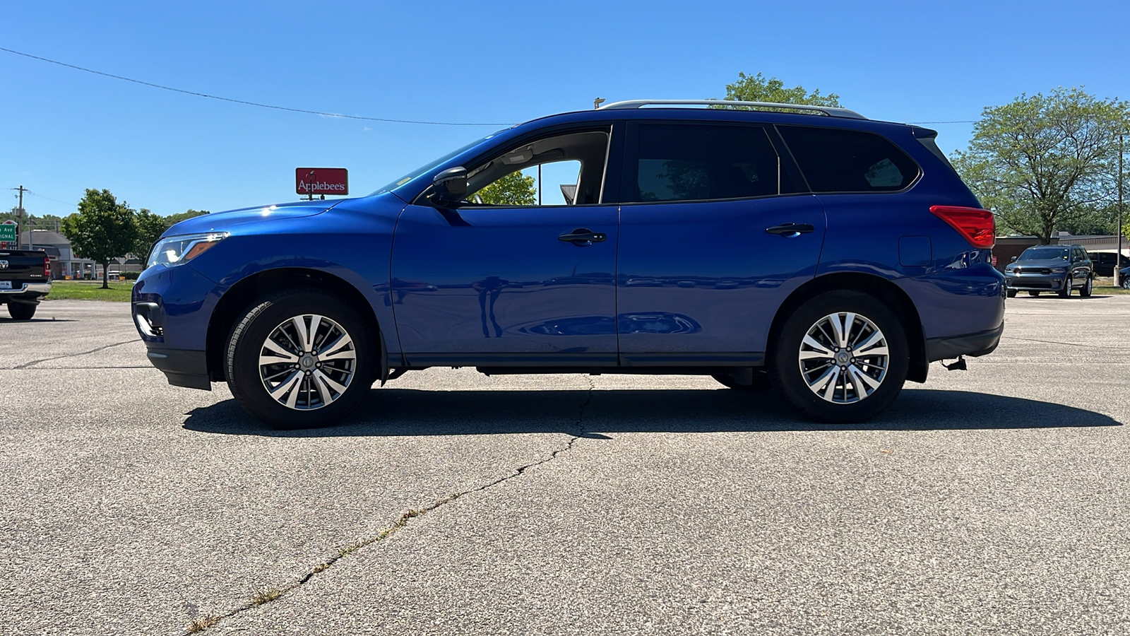 2019 Nissan Pathfinder SV 6