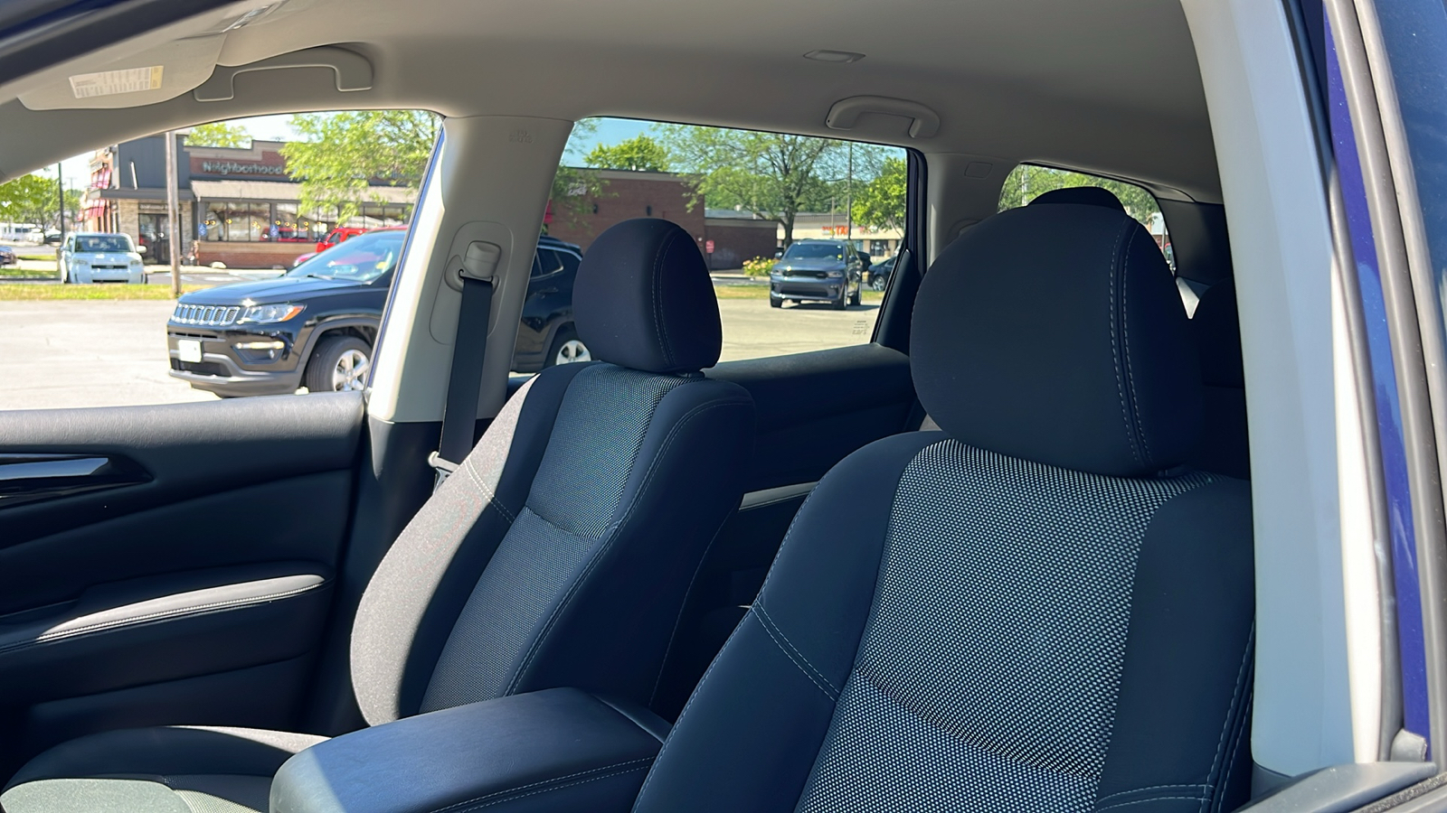 2019 Nissan Pathfinder SV 9