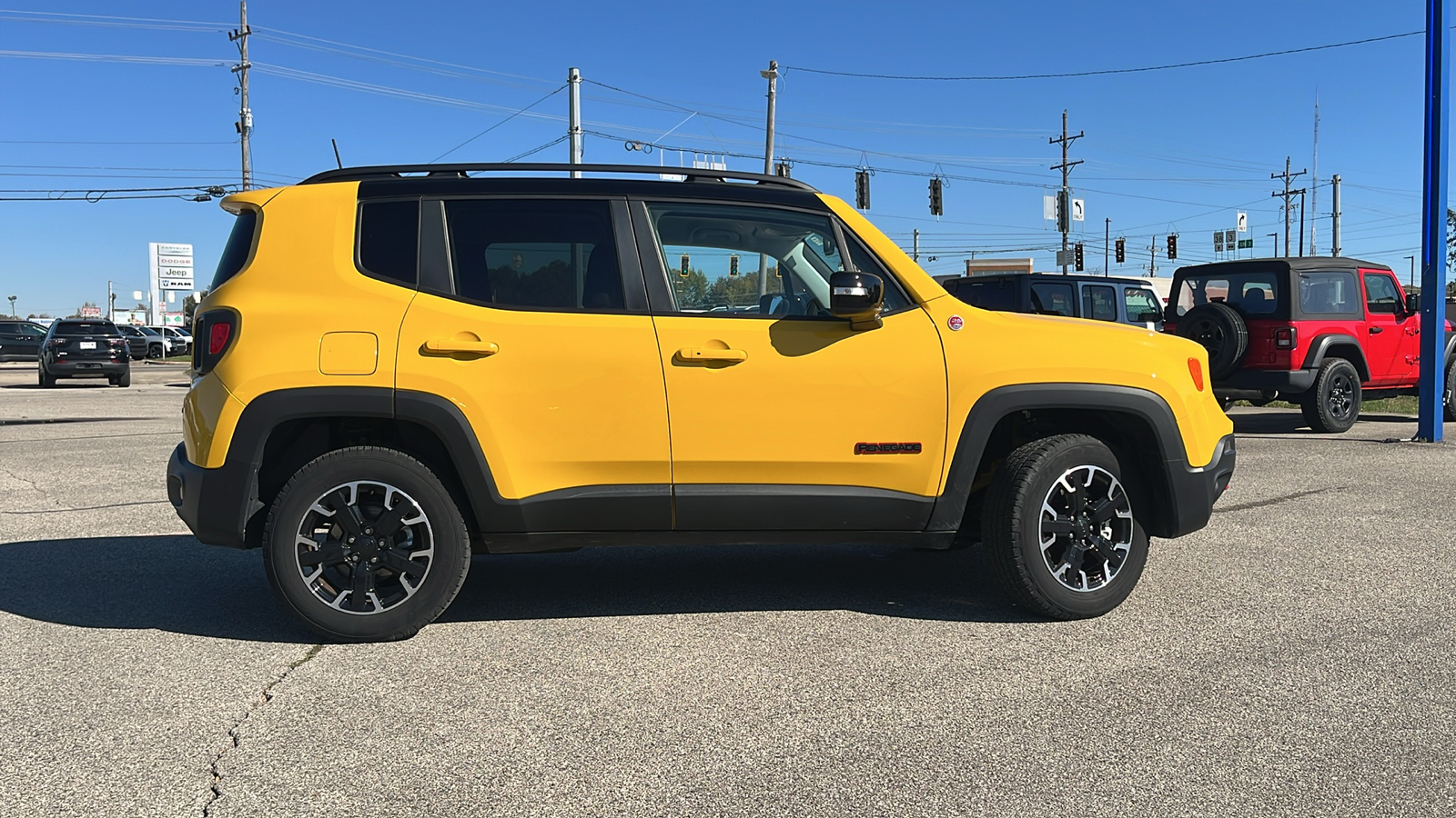 2023 Jeep Renegade Trailhawk 2