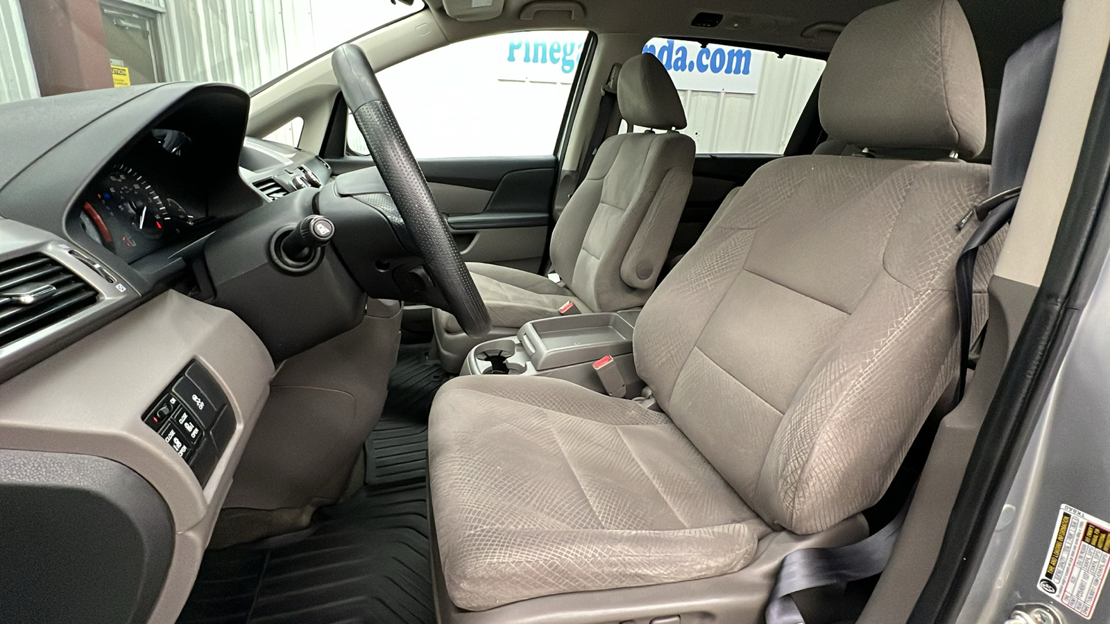2016 Honda Odyssey SE 19