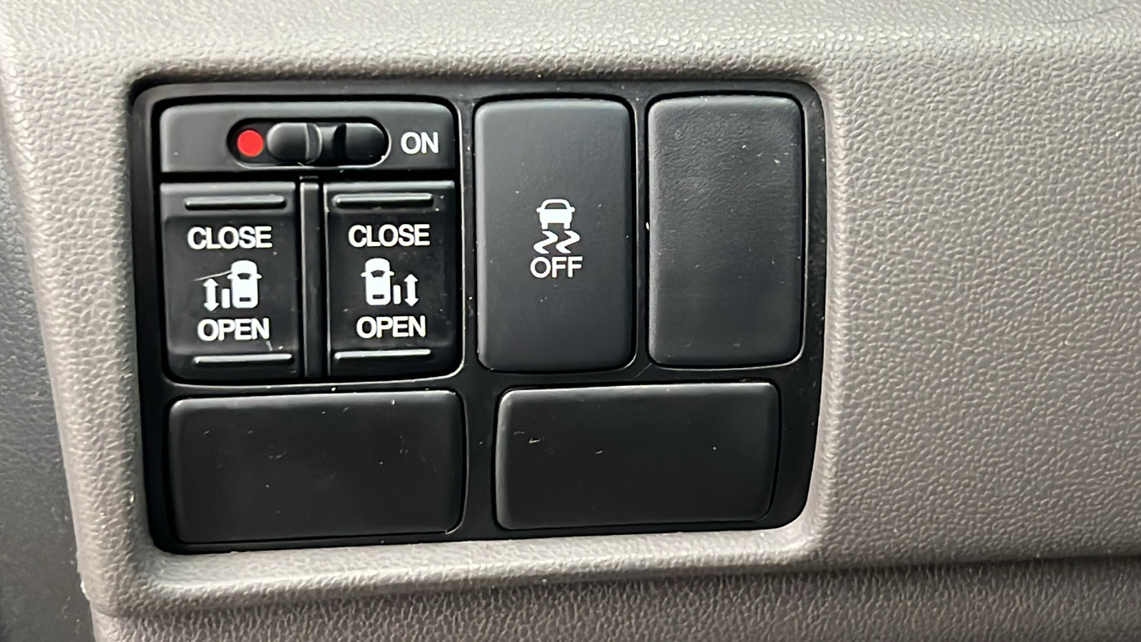 2016 Honda Odyssey SE 21