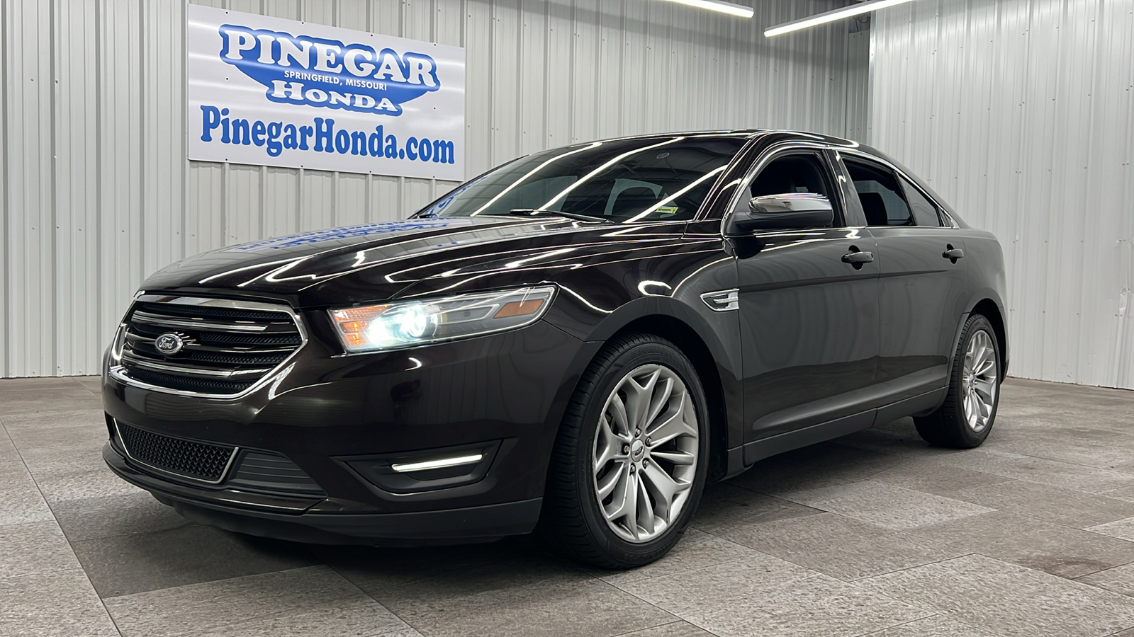 2014 Ford Taurus Limited 1