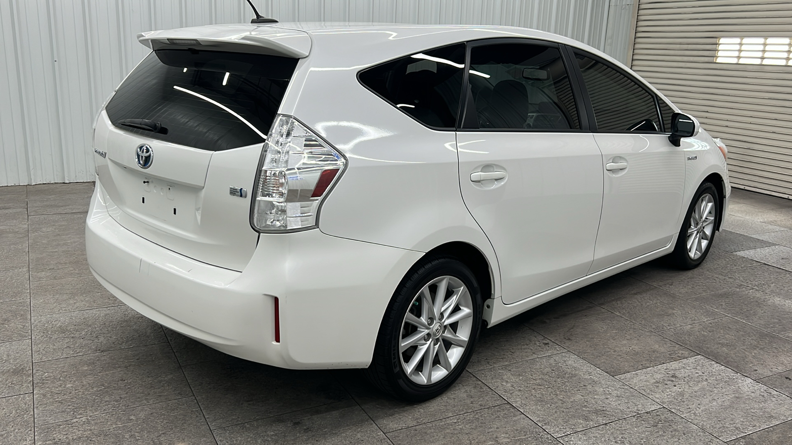 2013 Toyota Prius v Five 6