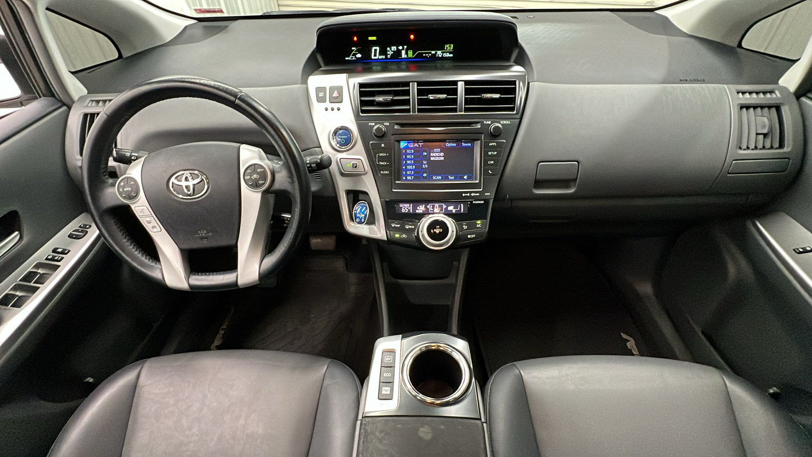 2013 Toyota Prius v Five 11