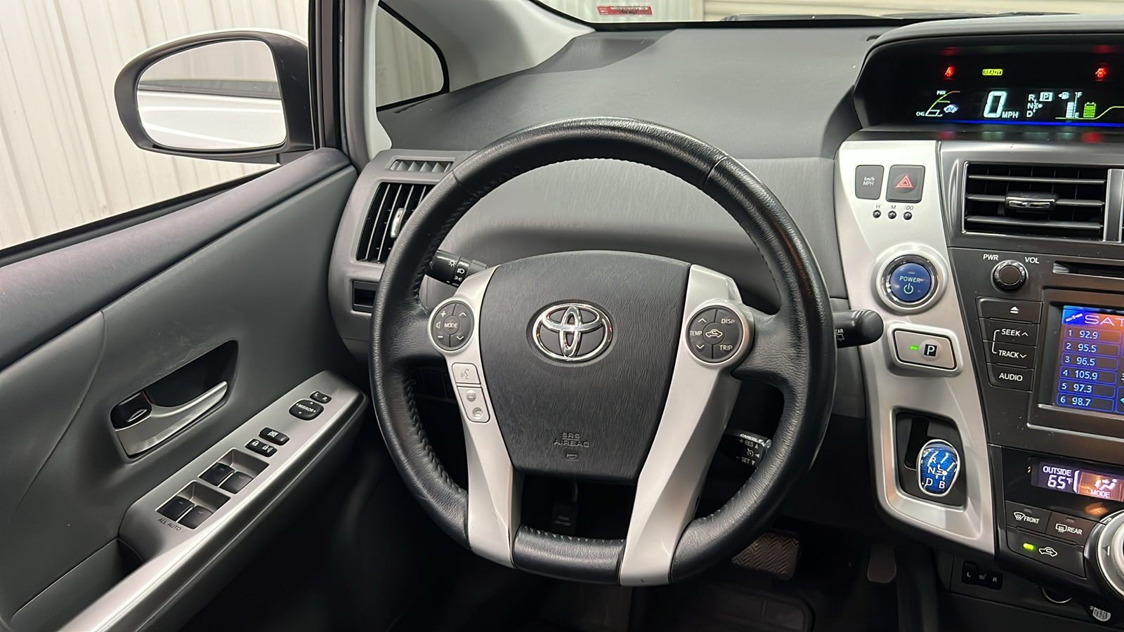 2013 Toyota Prius v Five 12