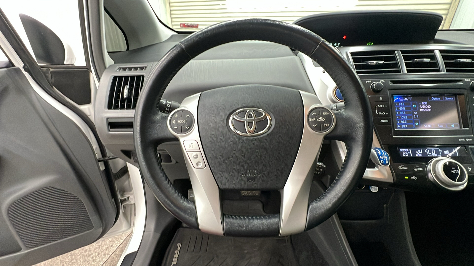 2013 Toyota Prius v Five 20
