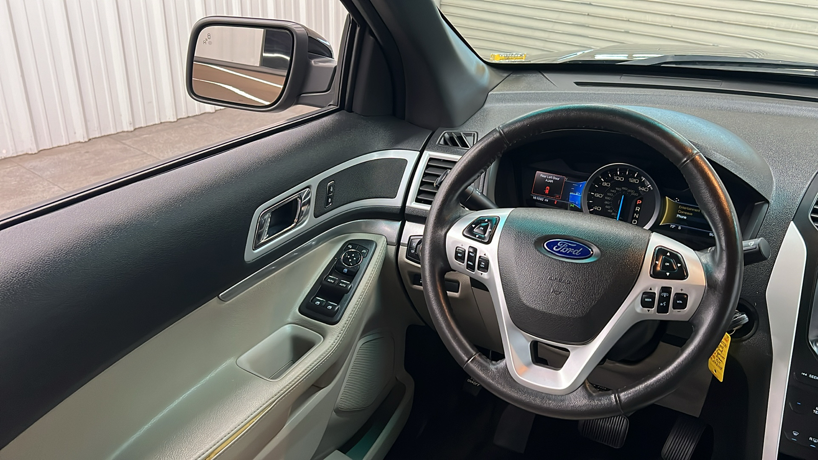 2015 Ford Explorer XLT 15