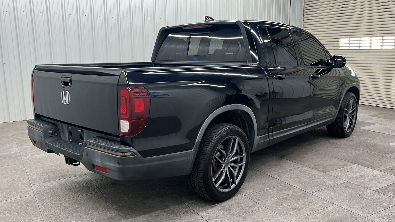 2017 Honda Ridgeline Black Edition 6