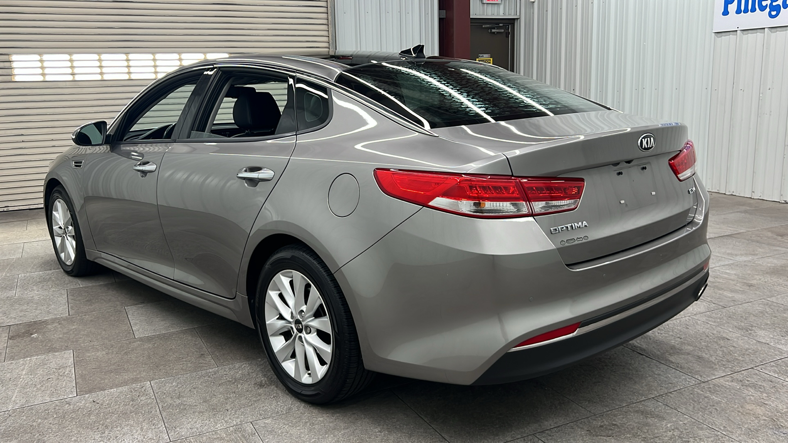 2017 Kia Optima EX 4