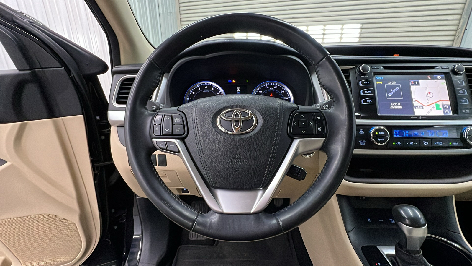 2015 Toyota Highlander XLE V6 23