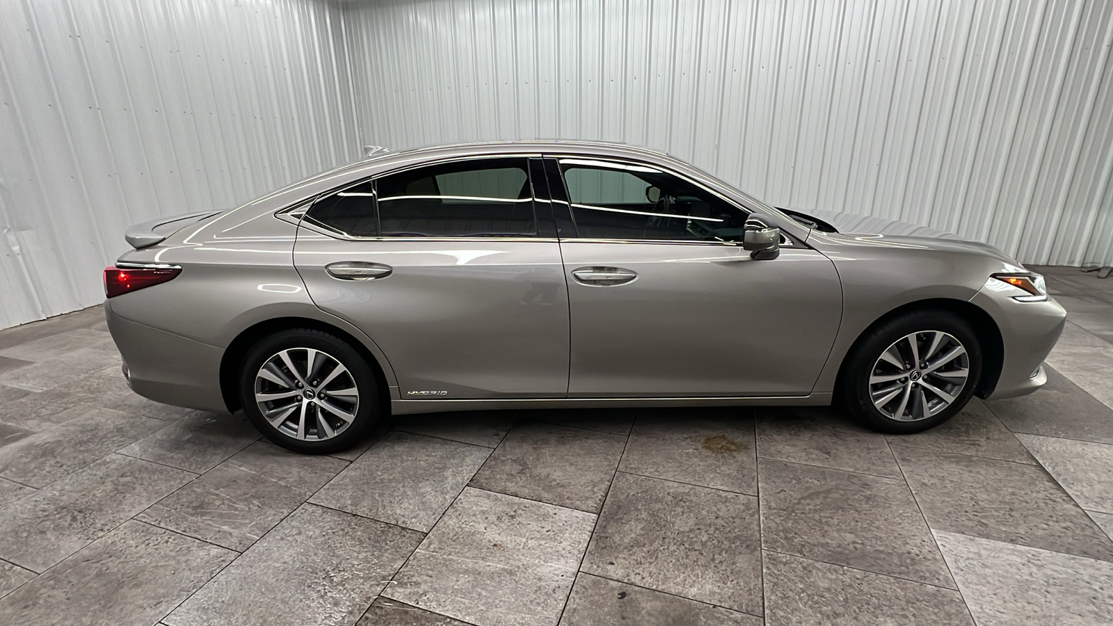 2021 Lexus ES 300h 8