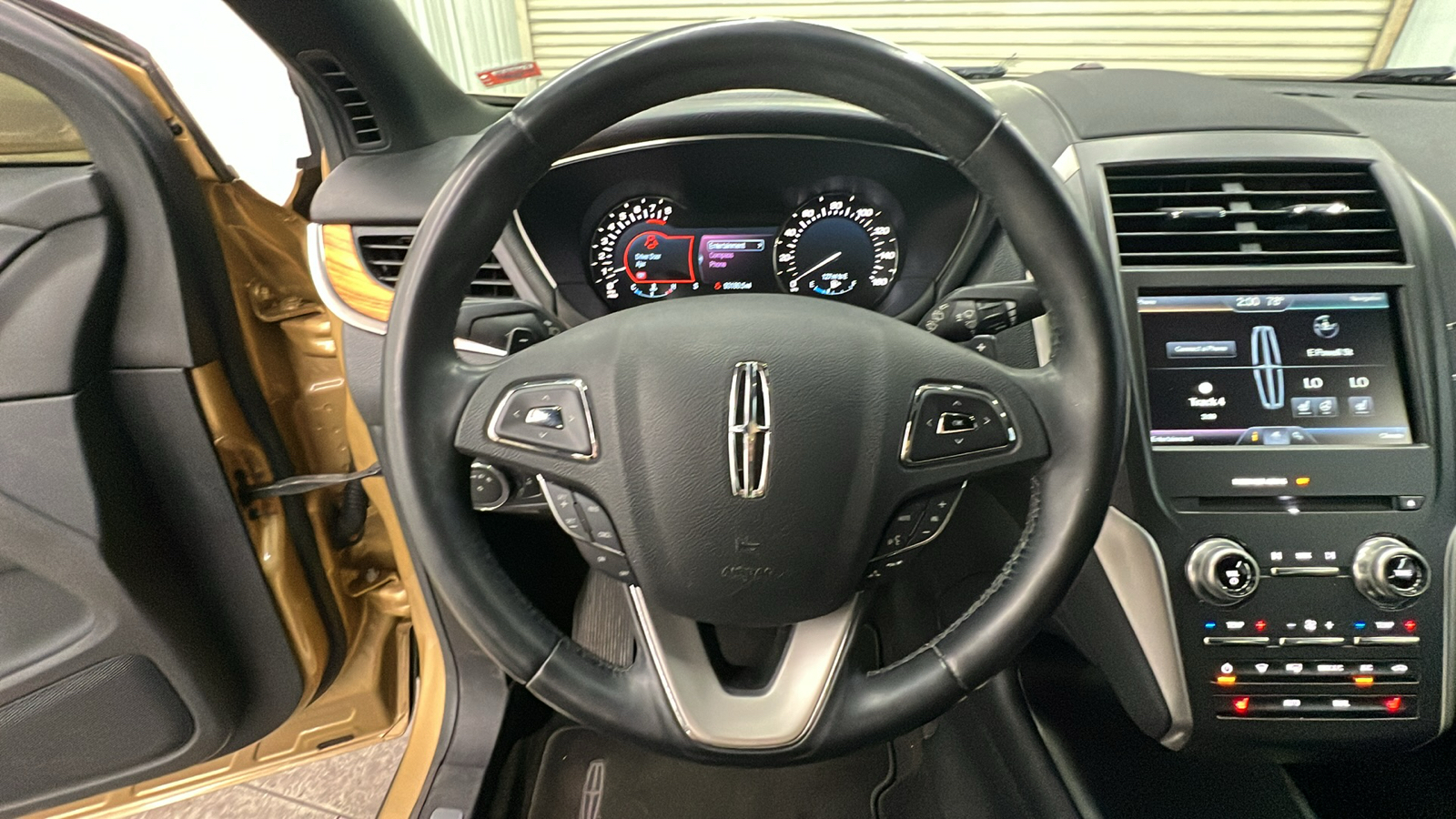 2015 Lincoln MKC Base 23