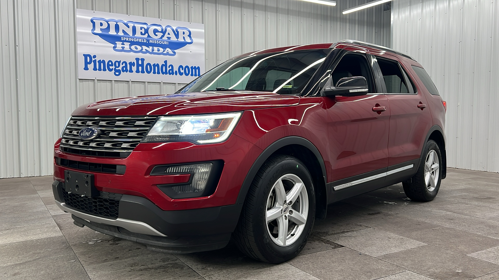 2016 Ford Explorer XLT 1