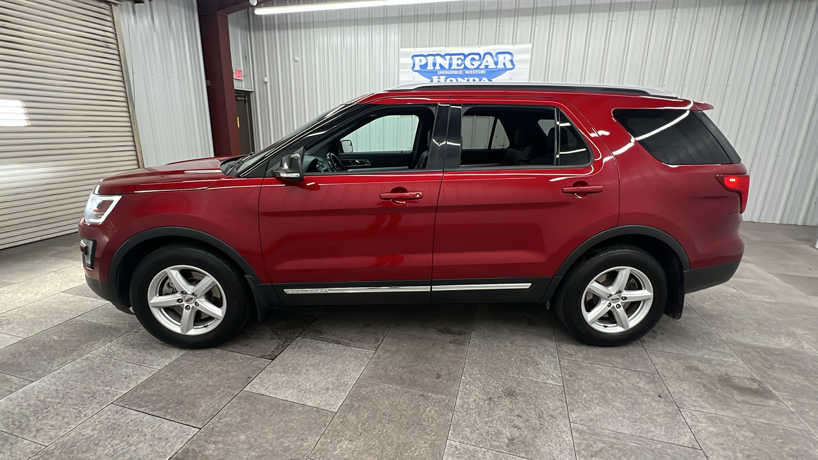 2016 Ford Explorer XLT 2