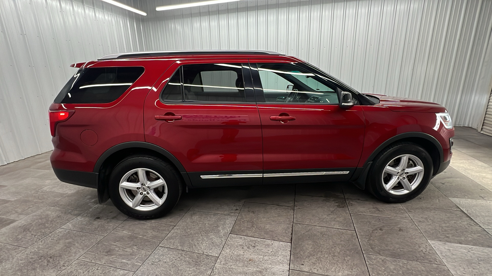 2016 Ford Explorer XLT 9