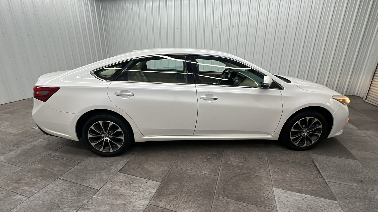 2016 Toyota Avalon XLE 9