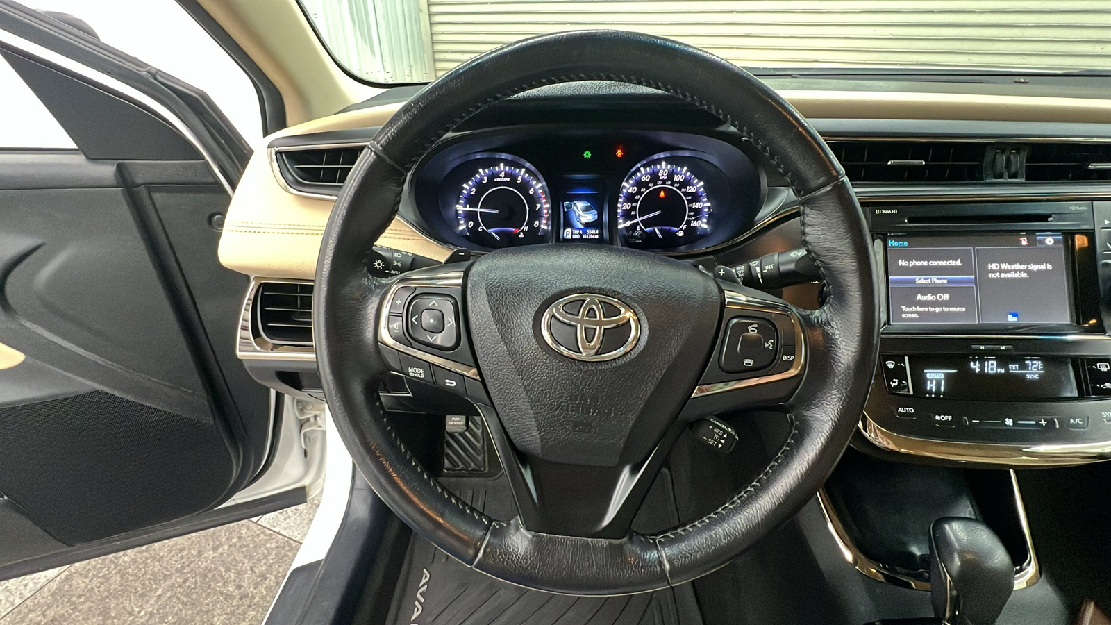 2016 Toyota Avalon XLE 23