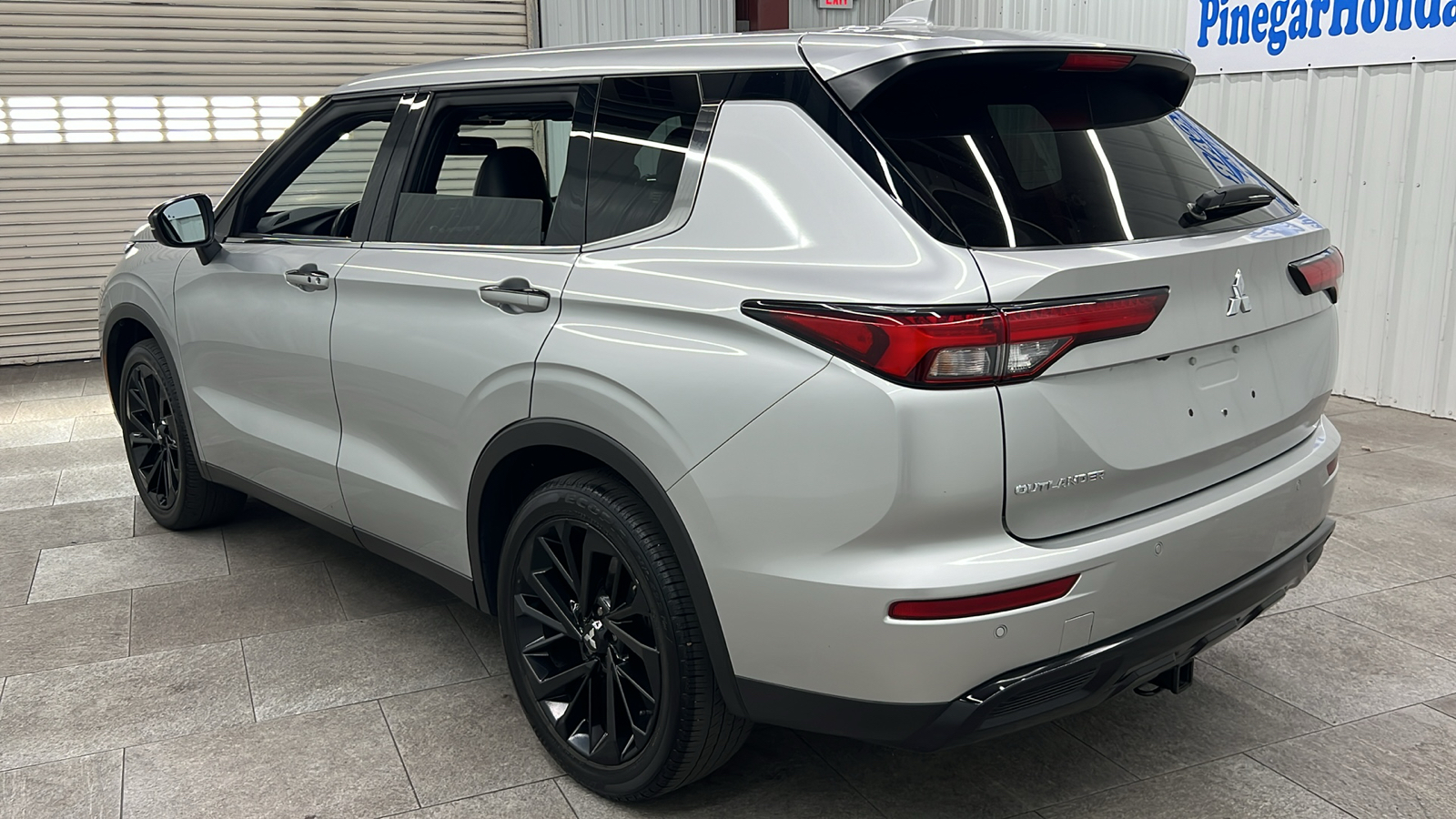 2022 Mitsubishi Outlander Black Edition 4