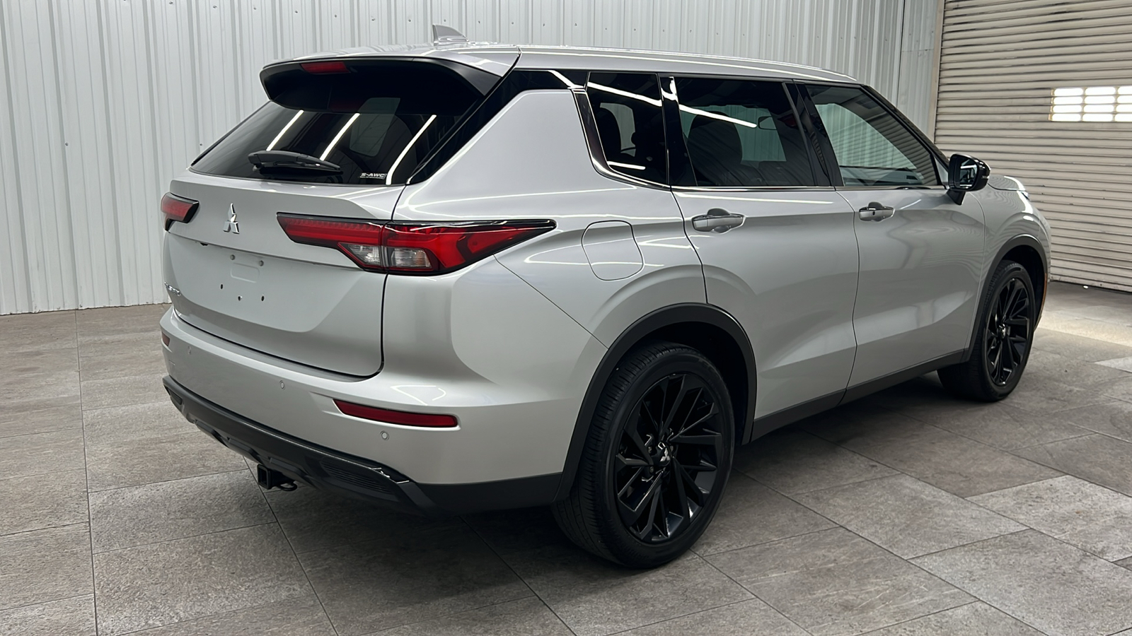 2022 Mitsubishi Outlander Black Edition 6