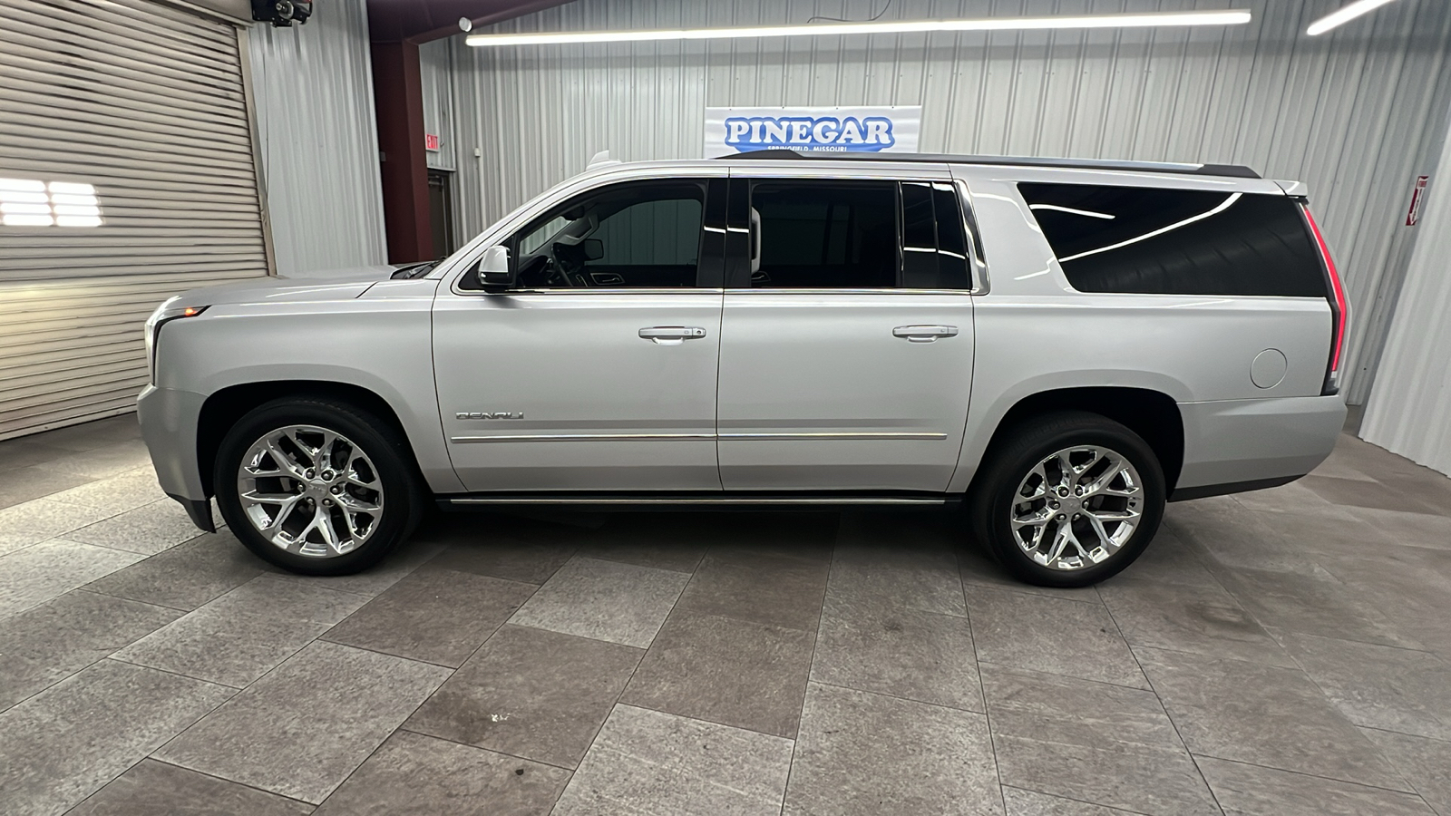 2018 GMC Yukon XL Denali 2