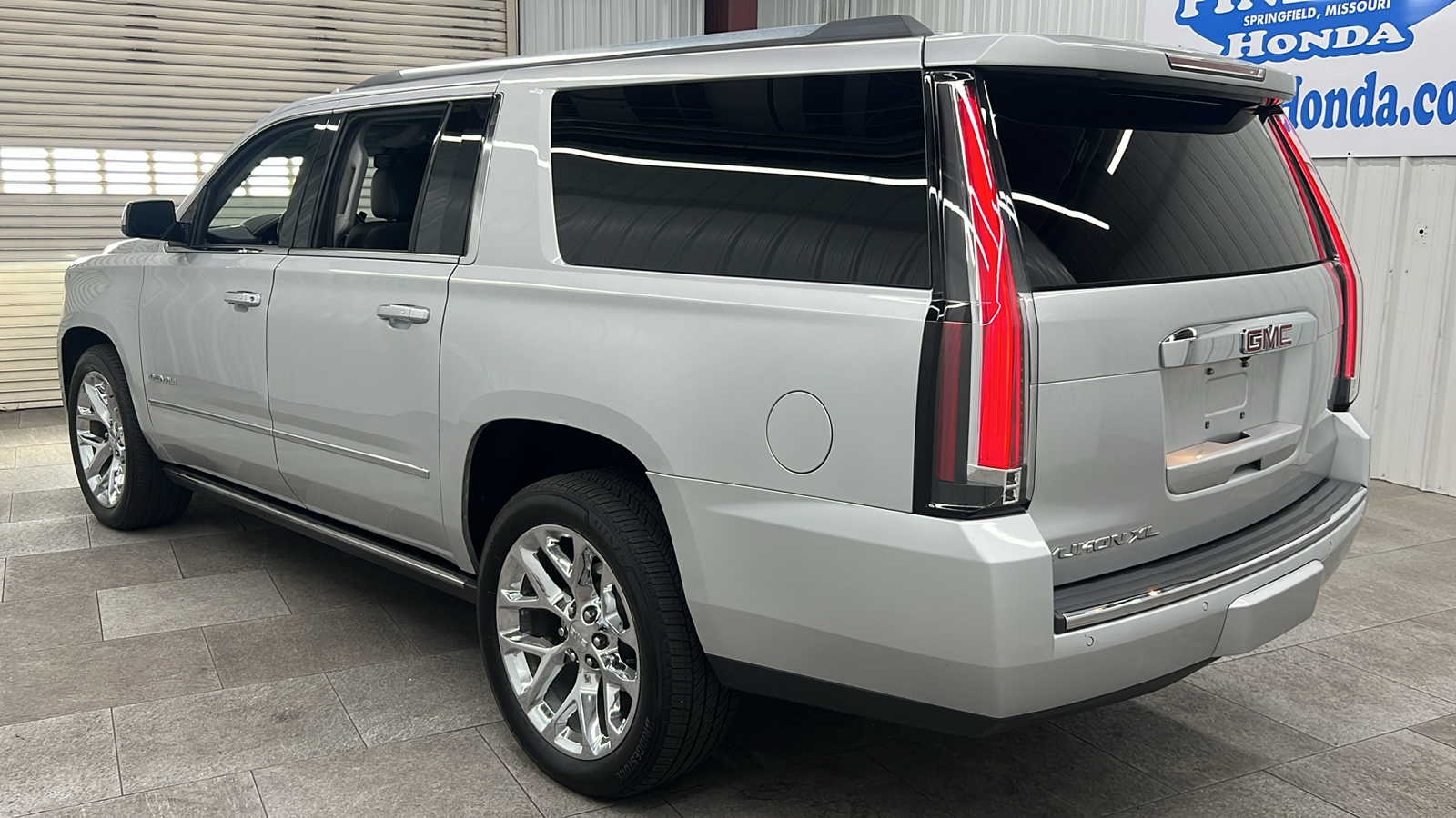 2018 GMC Yukon XL Denali 4