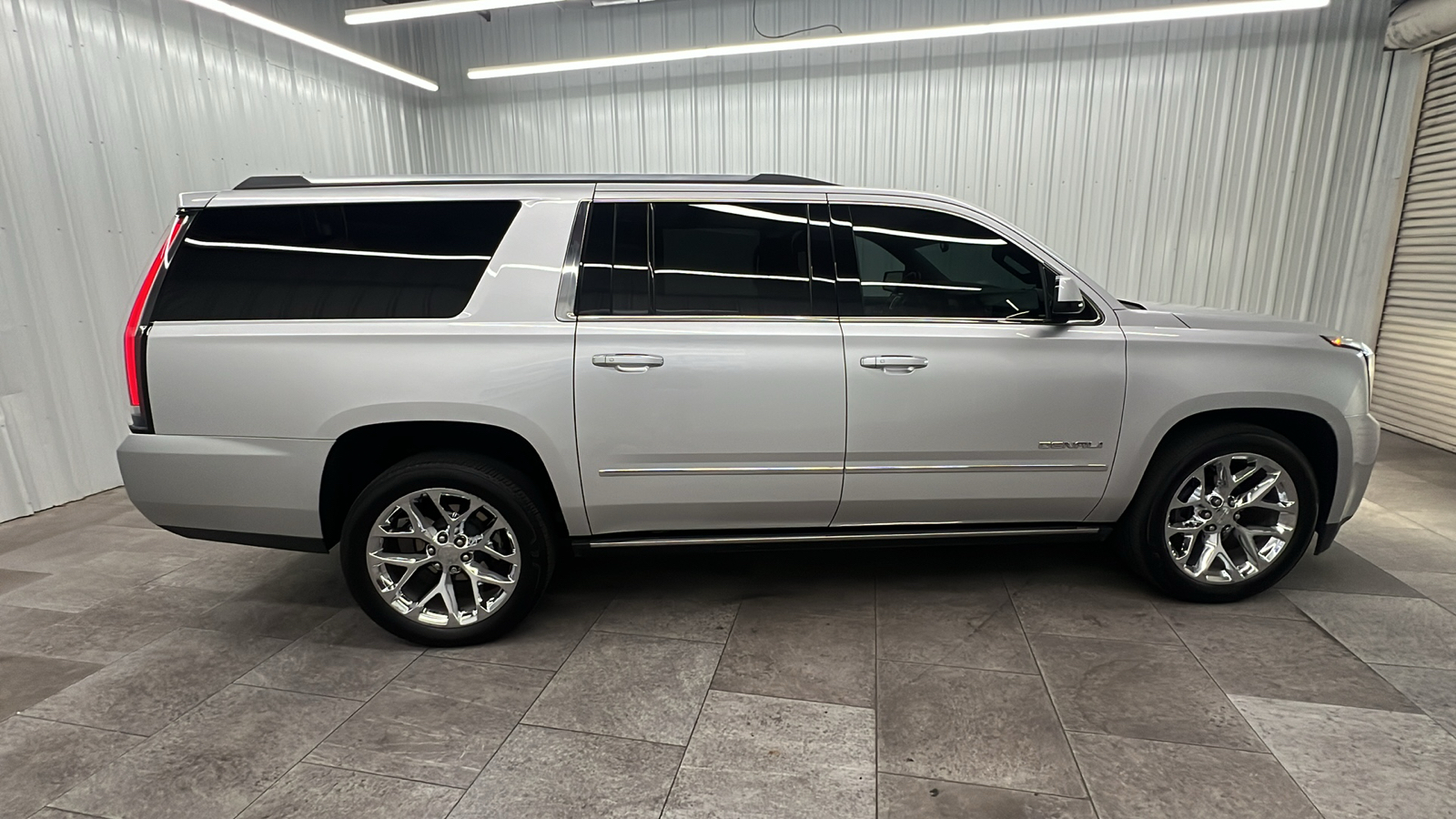 2018 GMC Yukon XL Denali 8