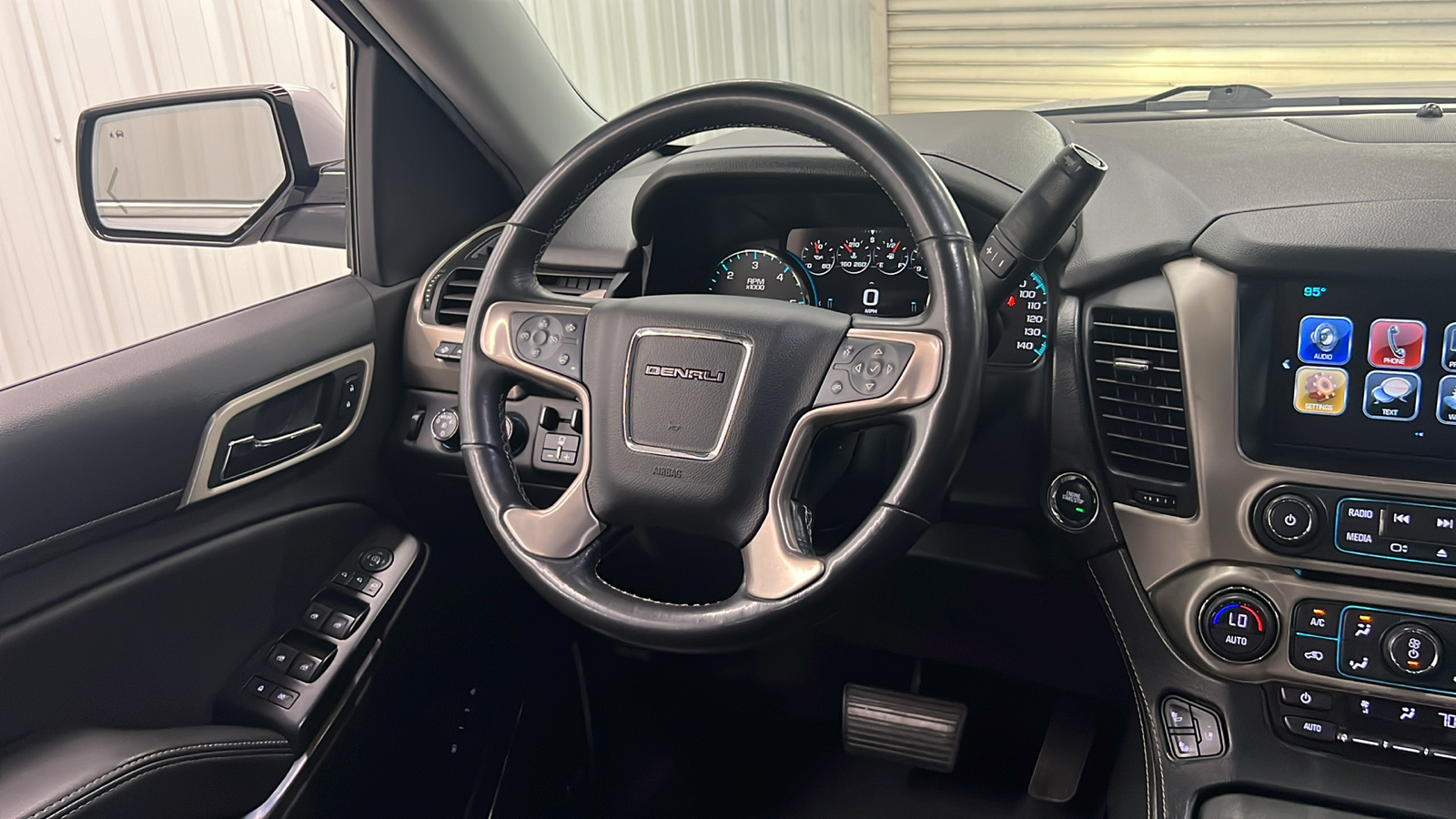 2018 GMC Yukon XL Denali 17