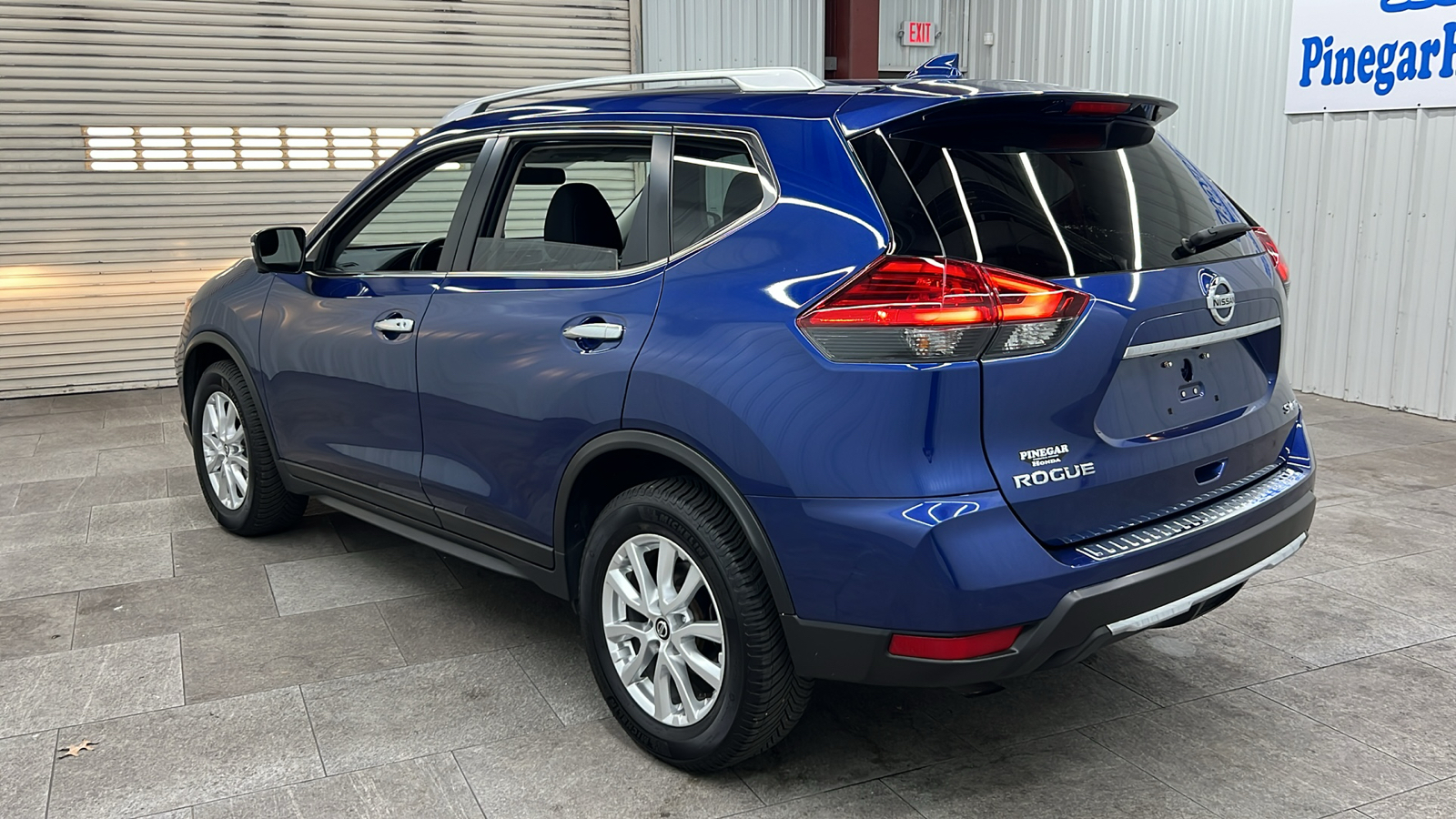 2017 Nissan Rogue SV 4