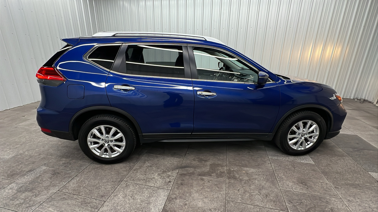 2017 Nissan Rogue SV 9