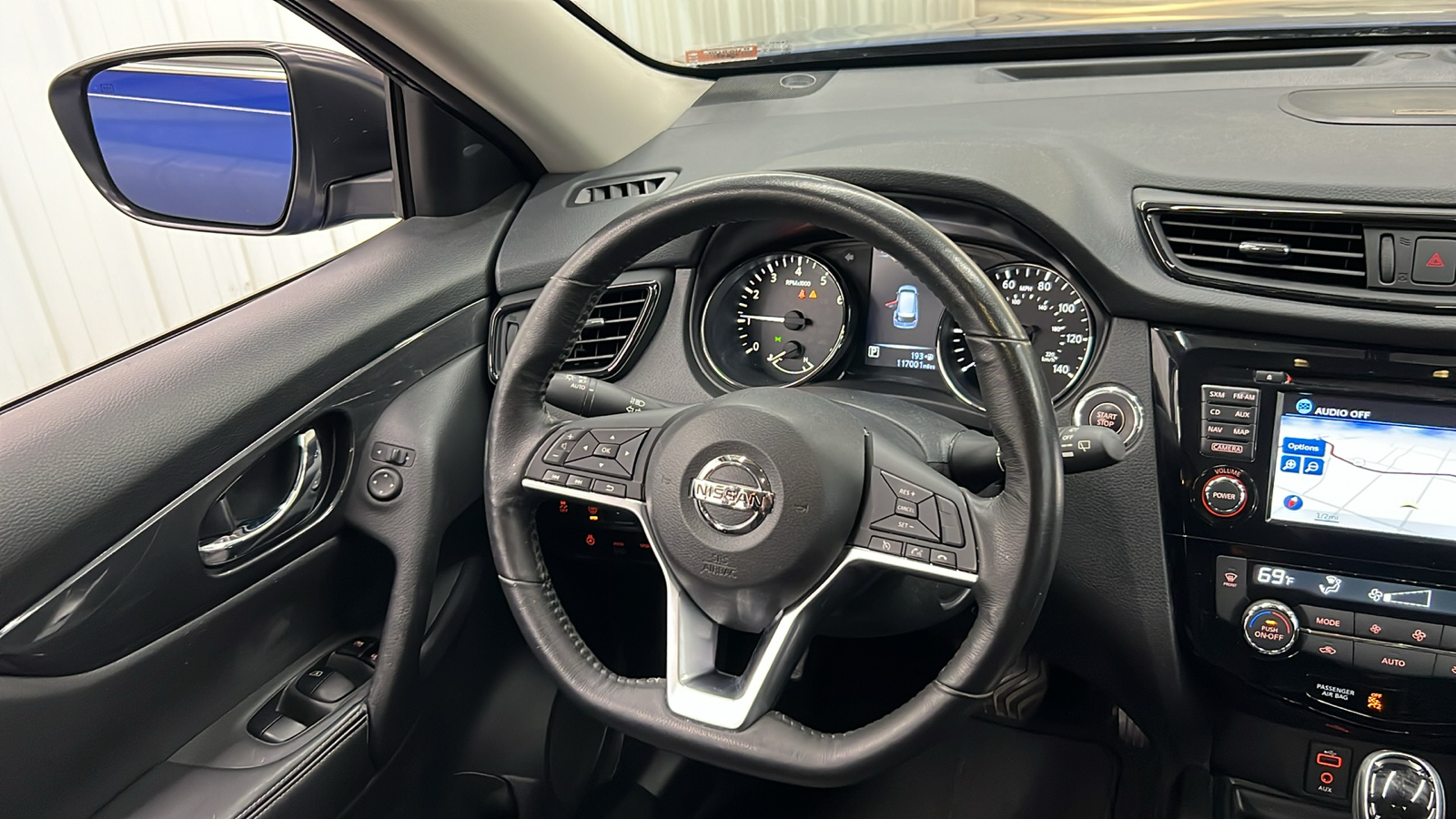 2017 Nissan Rogue SV 16