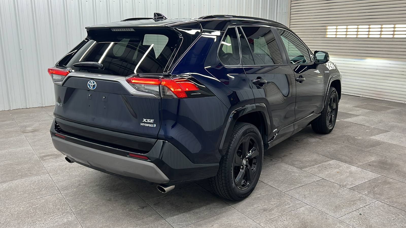 2020 Toyota RAV4 Hybrid XSE 8