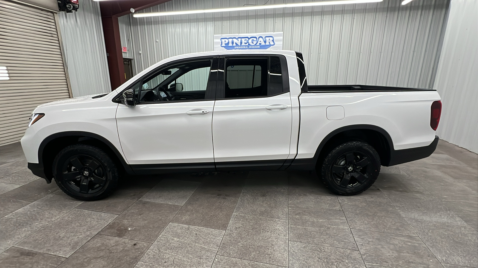 2025 Honda Ridgeline Black Edition 2