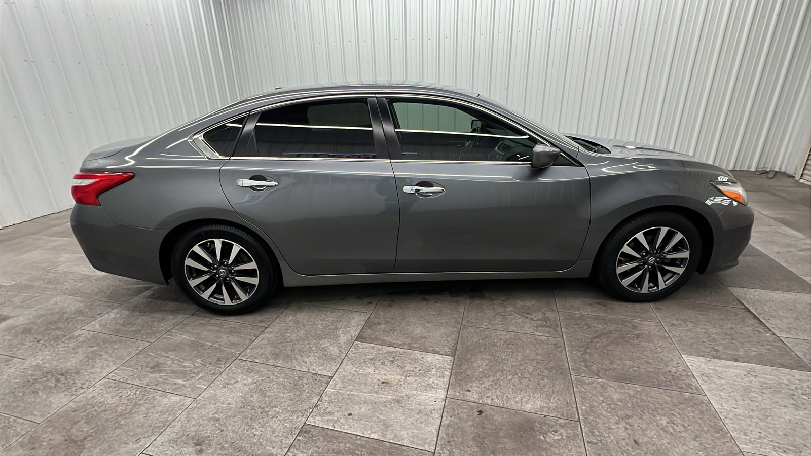 2017 Nissan Altima 2.5 SV 9