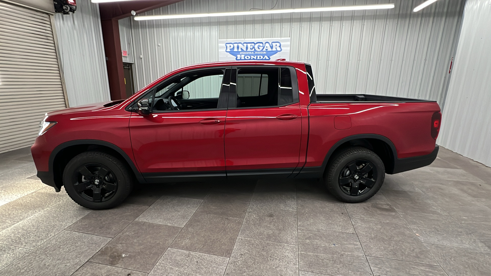 2025 Honda Ridgeline Black Edition 2