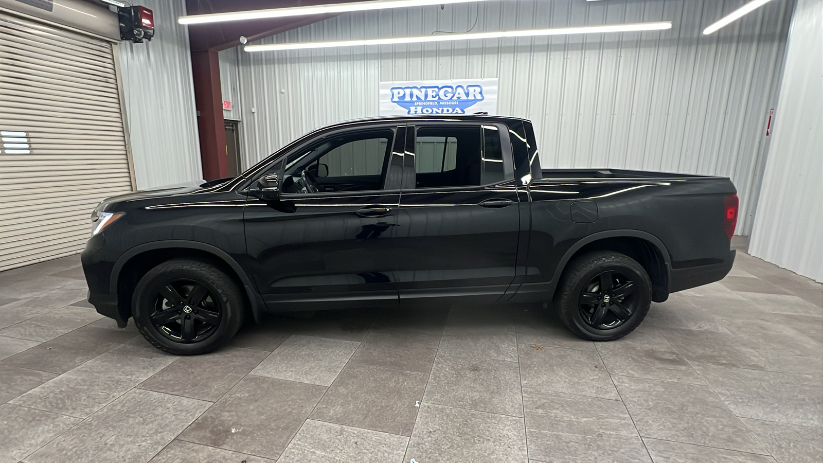 2023 Honda Ridgeline Black Edition 2