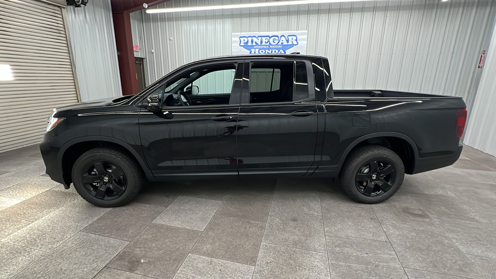 2025 Honda Ridgeline Black Edition 2