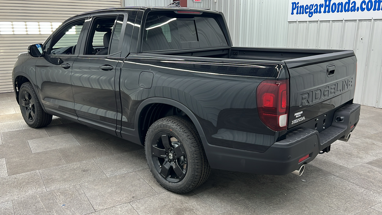 2025 Honda Ridgeline Black Edition 4