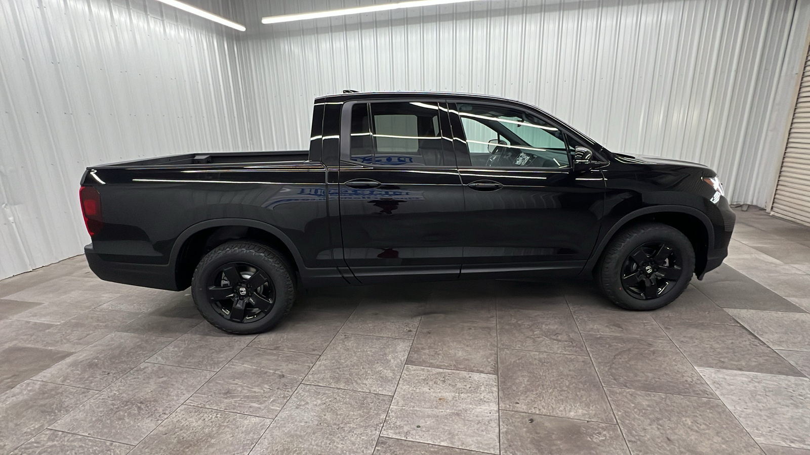 2025 Honda Ridgeline Black Edition 8