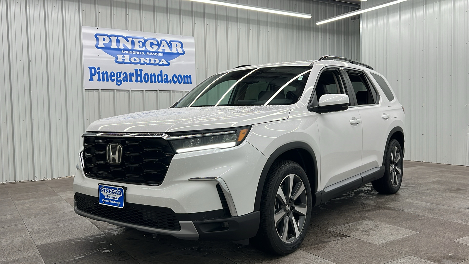 2025 Honda Pilot Touring 1