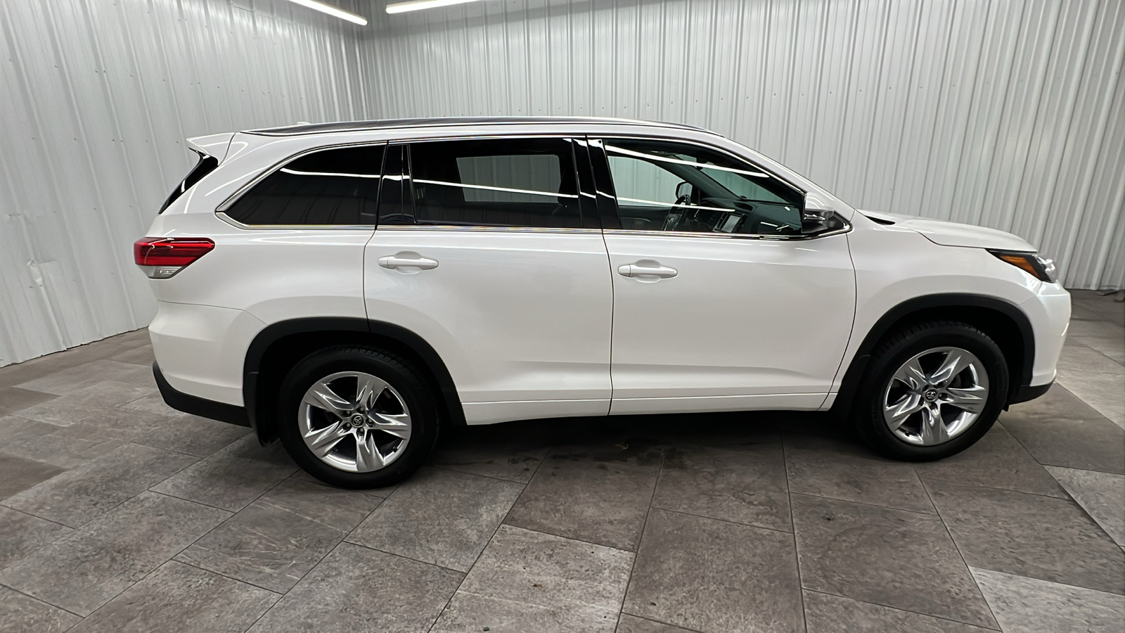 2019 Toyota Highlander Limited 9